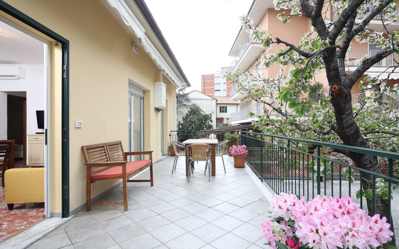 Terrasse der Wohnung Agapanto